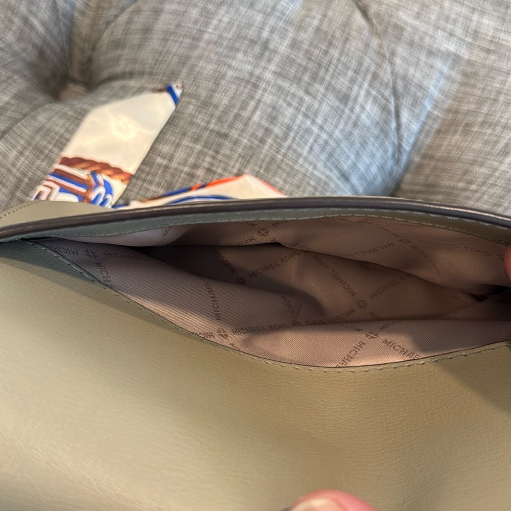 Michael Kors Bag Military Green Flap Crossbody with Gold Hardware - Picture 15 of 17